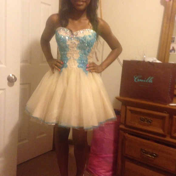 Prom and homecoming dress - Picture 2 of 2
